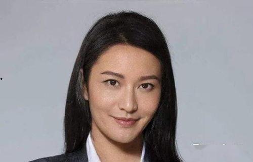 男明星变女左,从阳刚形象到女性化的惊艳转变