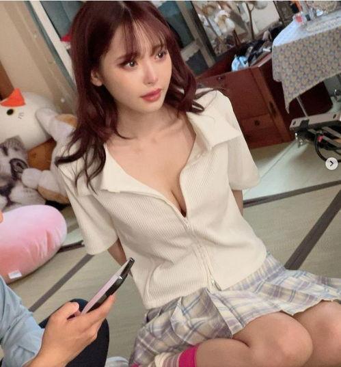 AV是谁,探寻AV巨星的辉煌历程