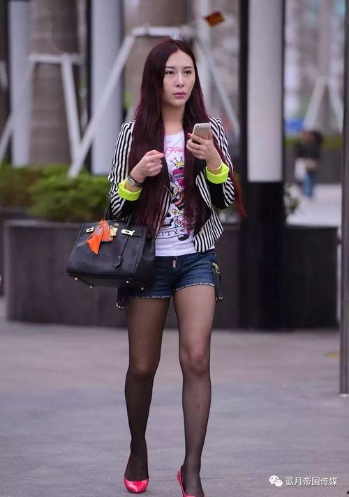 牛仔短裤丝袜少妇图片,少妇风情尽显